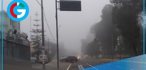  Lima amanece con cielo gris, neblina intensa y alta humedad 