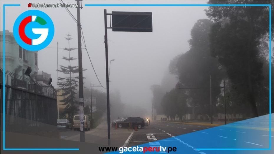 Lima amanece con cielo gris, neblina intensa y alta humedad