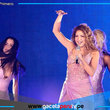 Shakira revive su historia inmigrante en concierto en EE.UU.