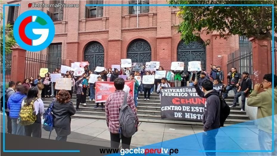 Estudiantes de Humanidades mantienen toma tras frustrado diálogo con autoridades