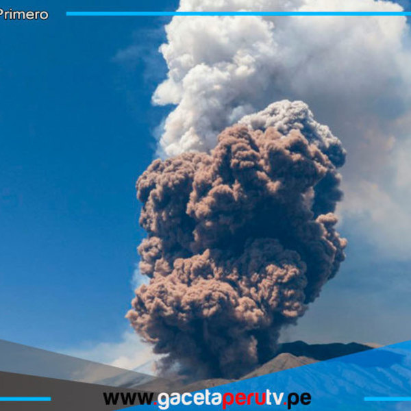 Etna entra en erupción con columnas de humo y lava
