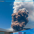 Etna entra en erupción con columnas de humo y lava