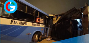 Bus pierde control y se empotra contra vivienda en VES