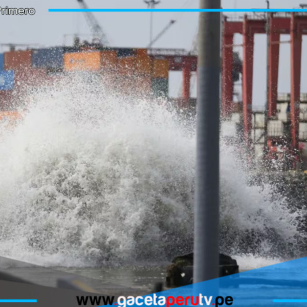 Cierran 112 puertos del litoral peruano por oleajes anómalos