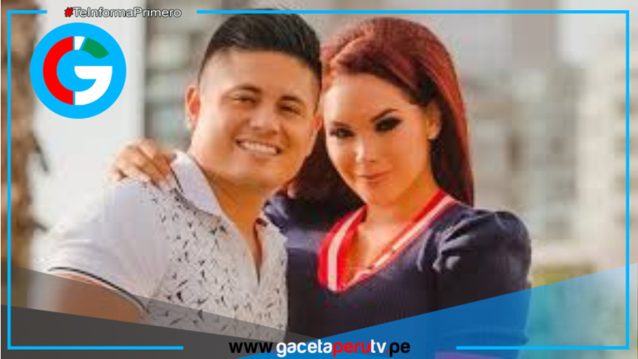 Génesis Tapia obtiene su colegiatura como abogada