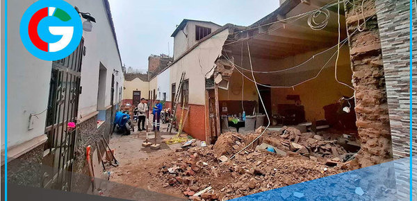 Niña rescatada tras derrumbe de vivienda antigua en El Rímac