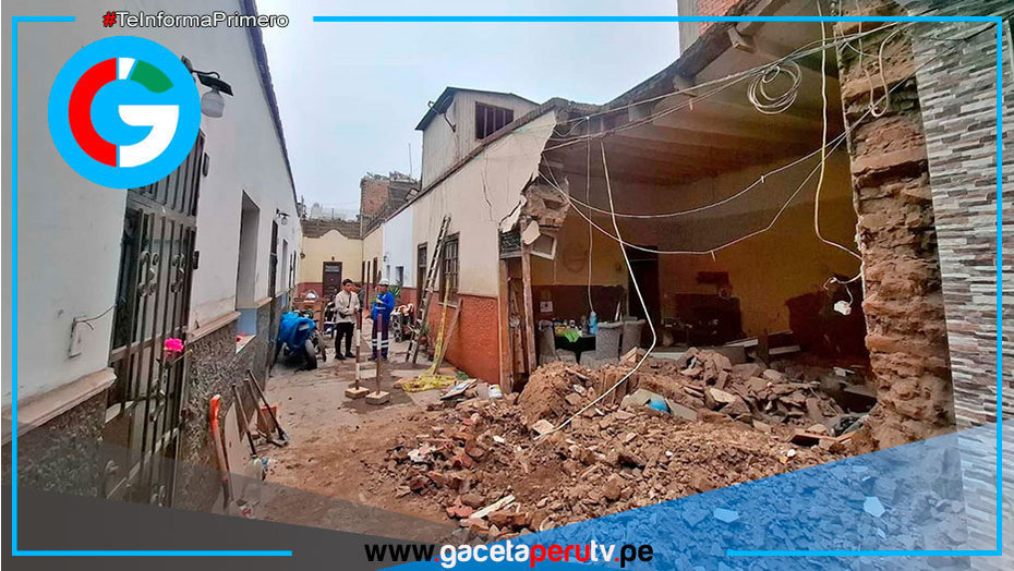 Niña rescatada tras derrumbe de vivienda antigua en El Rímac