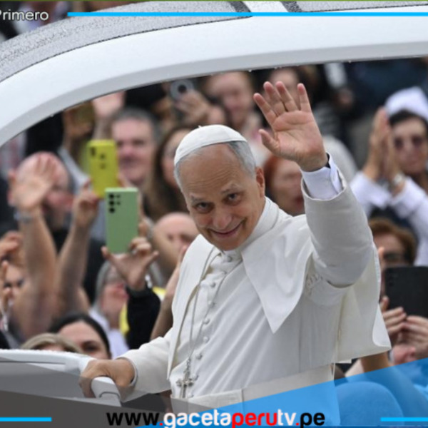 Papa León XIV celebra sus 70 años con multitudinario Ángelus y mensajes internacionales de paz