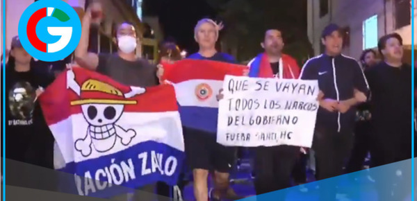 Jóvenes de la Generación Z marchan en Asunción contra el gobierno de Peña