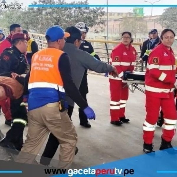 Miniván cae del puente Ricardo Palma y deja varios heridos