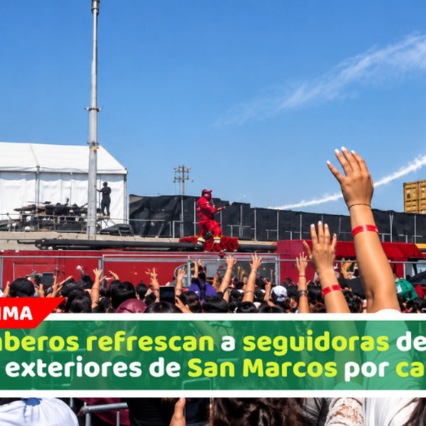 Bomberos refrescan a seguidoras de BTS en exteriores de San Marcos por calor