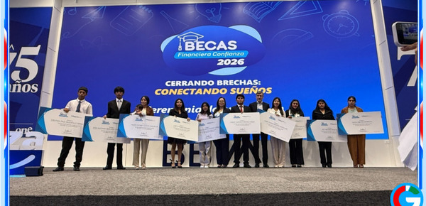 Diez jóvenes peruanos hijos de emprendedores vulnerables reciben becas de Financiera Confianza