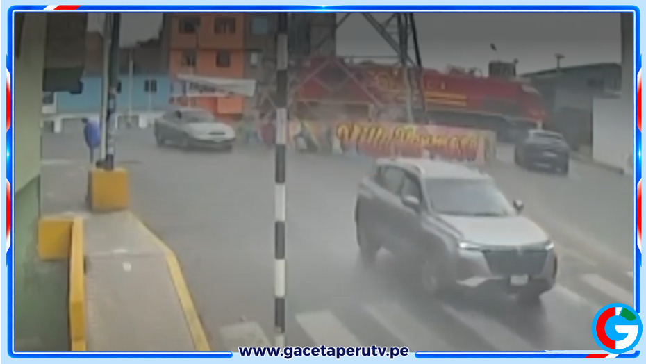 ¡De milagro! Tren embiste a taxi en el Callao y chofer sobrevive